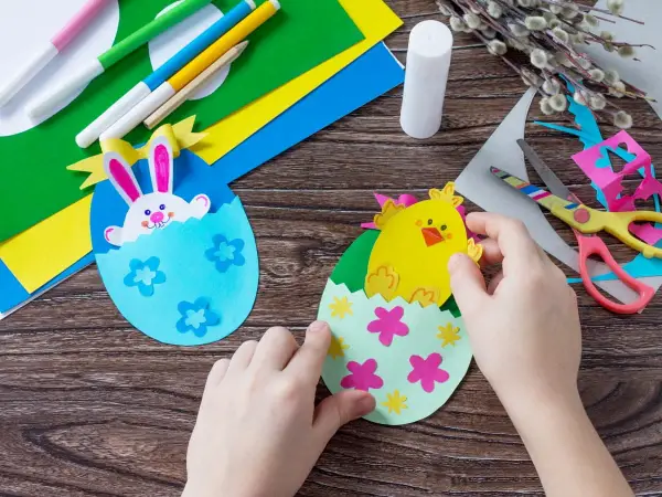 Proste ozdoby wielkanocne z papieru: pomysły i instrukcje krok po kroku